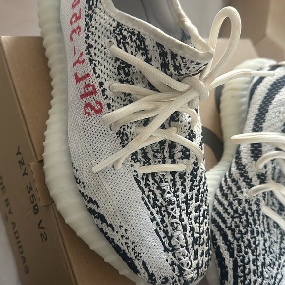 Yeezy 350 V2 (zebra) - Picture 2 of 9